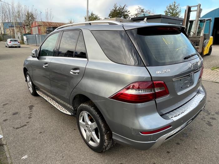 Mercedes ML III 2.1 ML-250 CDI 16V BlueTEC 4-Matic Sloopvoertuig (2013, Zilvergrijs)