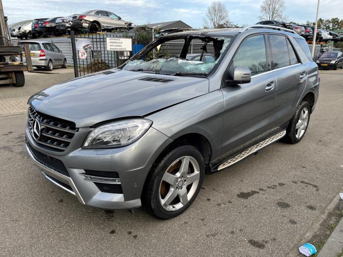 Mercedes ML III 2.1 ML-250 CDI 16V BlueTEC 4-Matic Sloopvoertuig (2013, Zilvergrijs)