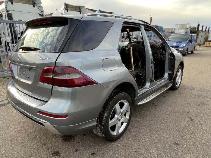 Mercedes ML III 2.1 ML-250 CDI 16V BlueTEC 4-Matic Sloopvoertuig (2013, Zilvergrijs)