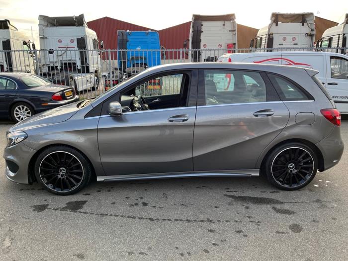 Mercedes B 1.6 B-200 BlueEFFICIENCY Turbo 16V Sloopvoertuig (2015, Grijs)
