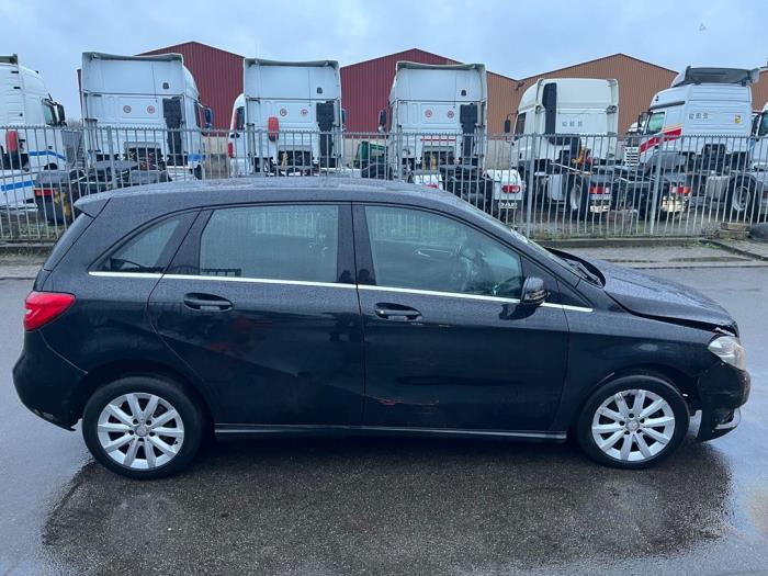 Mercedes B 1.8 B-180 CDI BlueEFFICIENCY 16V Sloopvoertuig (2012, Zwart)
