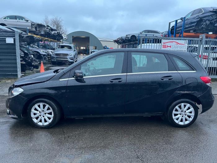 Mercedes B 1.8 B-180 CDI BlueEFFICIENCY 16V Sloopvoertuig (2012, Zwart)