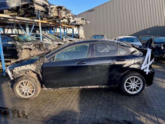 Mercedes A 1.6 A-200 16V Sloopvoertuig (2015, Zwart)