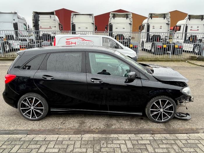 Mercedes B 1.8 B-180 CDI BlueEFFICIENCY 16V Sloopvoertuig (2012, Zwart)