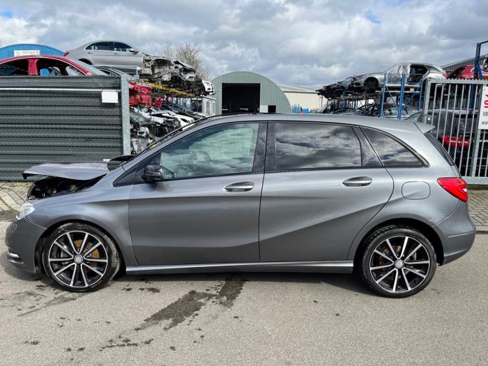 Mercedes B 1.8 B-180 CDI BlueEFFICIENCY 16V Sloopvoertuig (2013, Grijs)