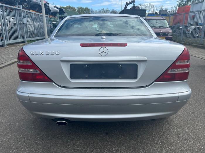 Mercedes SLK 3.2 320 V6 18V Sloopvoertuig (2000, Zilvergrijs)