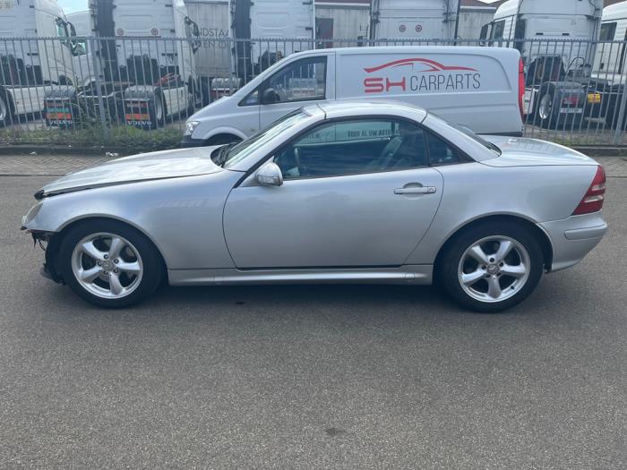 Mercedes SLK 3.2 320 V6 18V Sloopvoertuig (2000, Zilvergrijs)