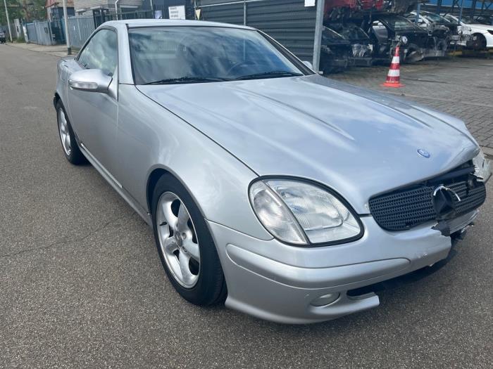 Mercedes SLK 3.2 320 V6 18V Sloopvoertuig (2000, Zilvergrijs)