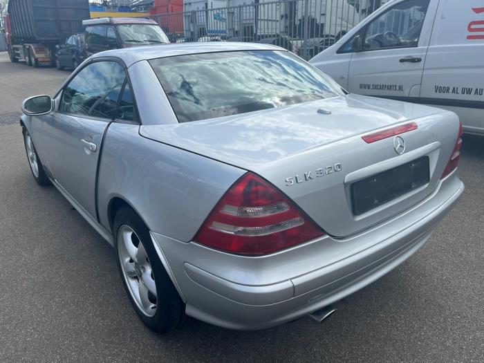 Mercedes SLK 3.2 320 V6 18V Sloopvoertuig (2000, Zilvergrijs)
