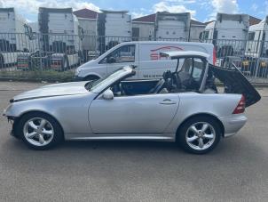 Mercedes SLK 3.2 320 V6 18V Sloopvoertuig (2000, Zilvergrijs)
