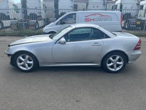 Mercedes SLK 3.2 320 V6 18V Sloopvoertuig (2000, Zilvergrijs)