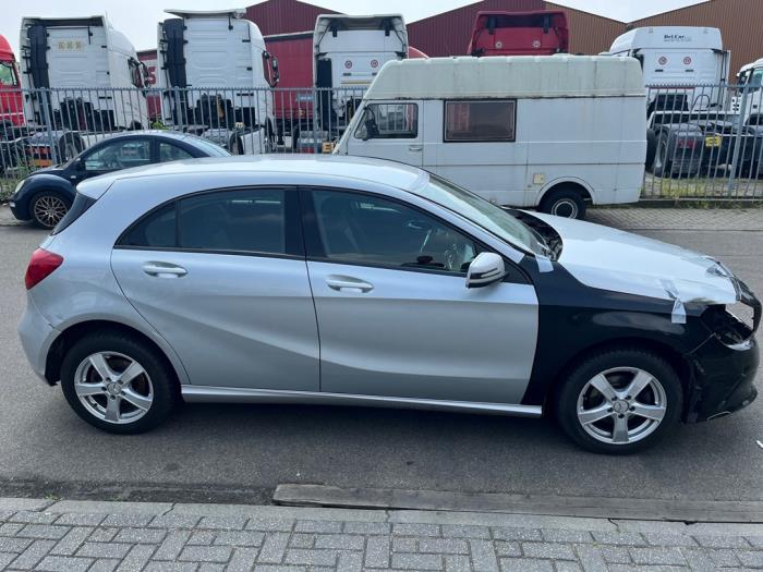 Mercedes A 1.5 A-180 CDI, A-180d 16V Sloopvoertuig (2014, Zilvergrijs)