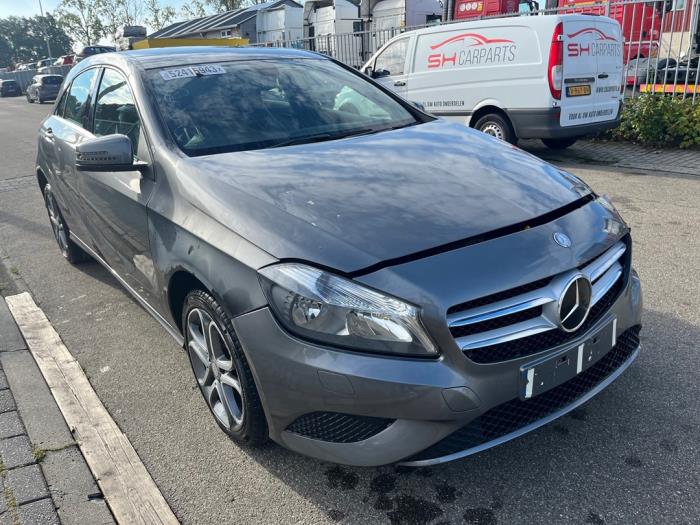 Mercedes A 1.6 A-180 16V Sloopvoertuig (2015, Grijs)