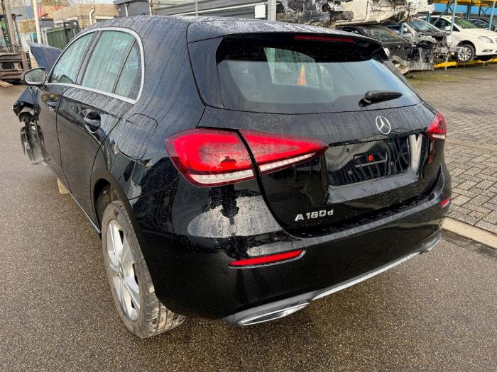 Mercedes A 1.5 A-180d Sloopvoertuig (2019, Zwart)