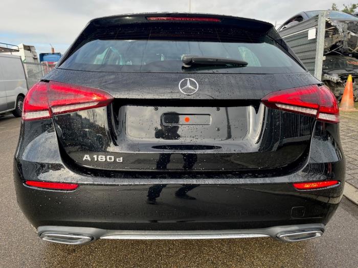 Mercedes A 1.5 A-180d Sloopvoertuig (2019, Zwart)