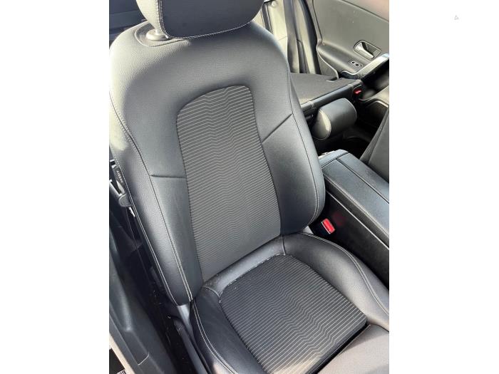 Mercedes A 1.5 A-180d Sloopvoertuig (2019, Zwart)