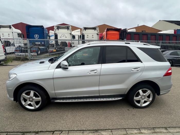 Mercedes ML III 2.1 ML-250 CDI 16V BlueTEC 4-Matic Sloopvoertuig (2013, Zilvergrijs)