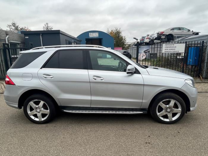 Mercedes ML III 2.1 ML-250 CDI 16V BlueTEC 4-Matic Sloopvoertuig (2013, Zilvergrijs)
