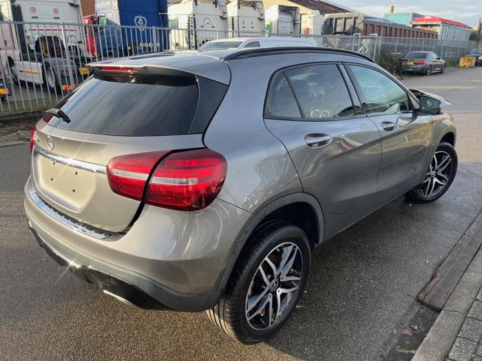 Mercedes GLA 1.6 180 16V Sloopvoertuig (2018, Grijs)