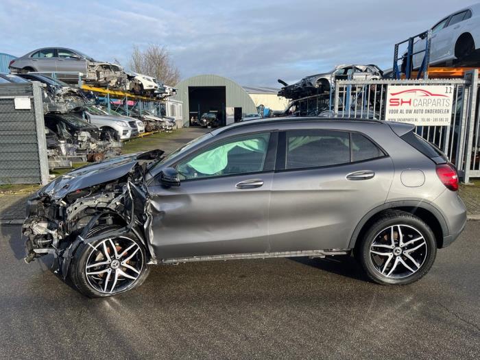 Mercedes GLA 1.6 180 16V Sloopvoertuig (2018, Grijs)