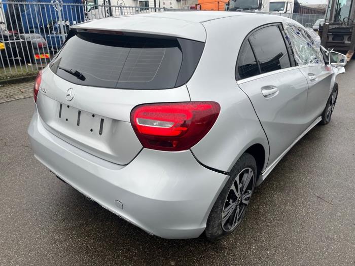 Mercedes A 1.6 A-180 16V Sloopvoertuig (2018, Zilvergrijs)