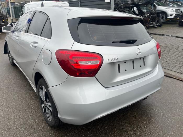 Mercedes A 1.6 A-180 16V Sloopvoertuig (2018, Zilvergrijs)