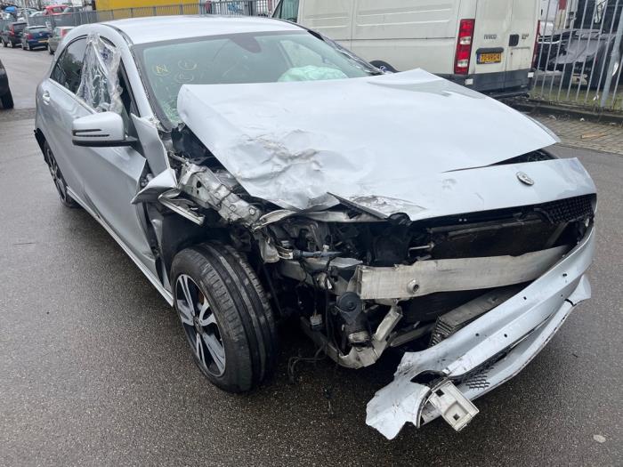 Mercedes A 1.6 A-180 16V Sloopvoertuig (2018, Zilvergrijs)