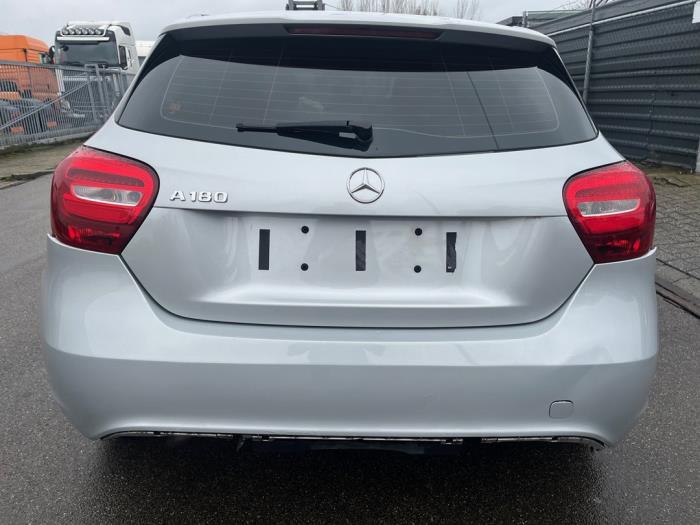 Mercedes A 1.6 A-180 16V Sloopvoertuig (2018, Zilvergrijs)