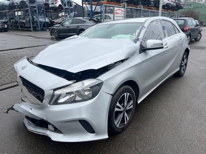 Mercedes A 1.6 A-180 16V Sloopvoertuig (2018, Zilvergrijs)