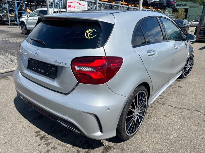 Mercedes A 2.0 A-250 Turbo 16V 4-Matic Sloopvoertuig (2015, Zilvergrijs)