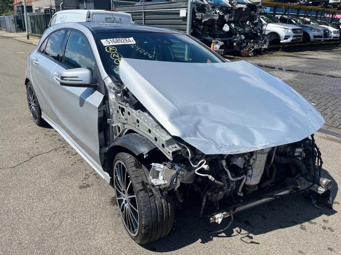 Mercedes A 2.0 A-250 Turbo 16V 4-Matic Sloopvoertuig (2015, Zilvergrijs)