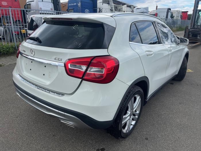 Mercedes GLA Sloopvoertuig (2014, Wit)