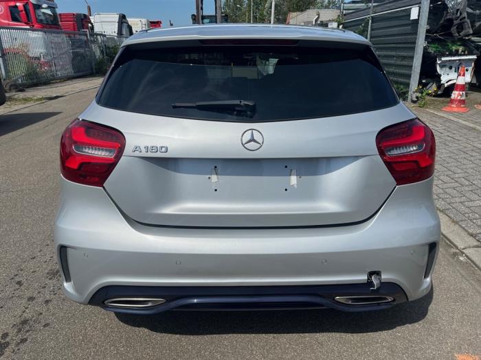 Mercedes A 1.6 A-180 16V Sloopvoertuig (2017, Zilvergrijs)