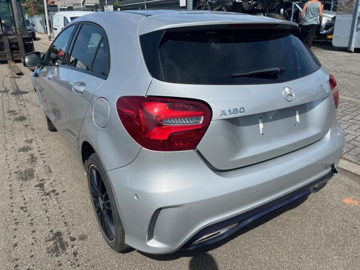 Mercedes A 1.6 A-180 16V Sloopvoertuig (2017, Zilvergrijs)