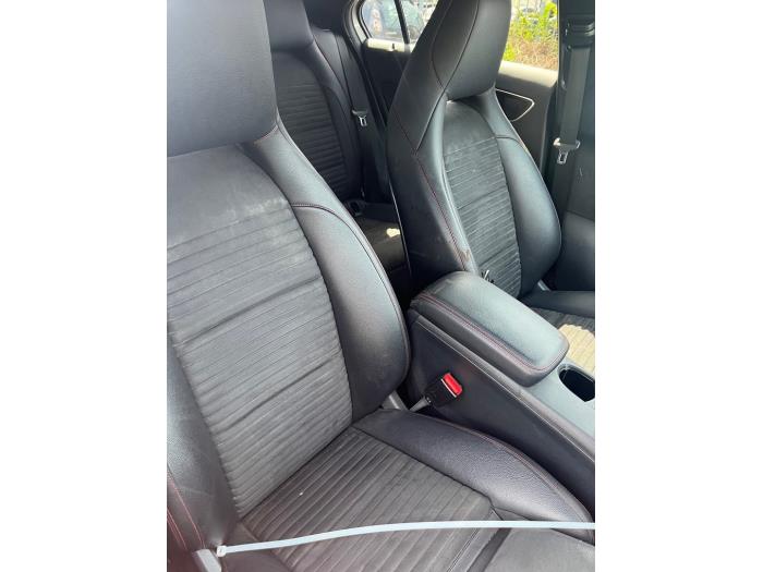 Mercedes A 1.6 A-180 16V Sloopvoertuig (2017, Zilvergrijs)