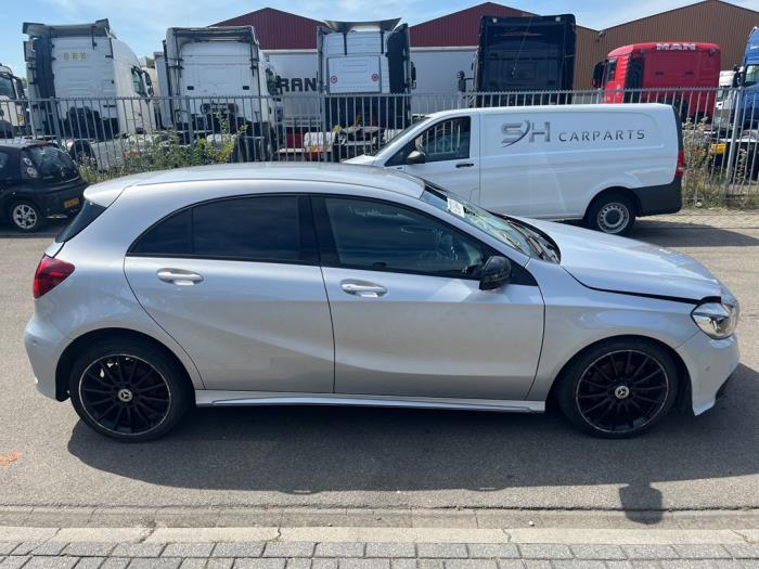 Mercedes A 1.6 A-180 16V Sloopvoertuig (2017, Zilvergrijs)