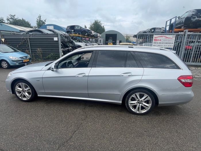 Mercedes E Estate E-250 CDI 16V BlueEfficiency,BlueTEC Sloopvoertuig (2010, Zilvergrijs)