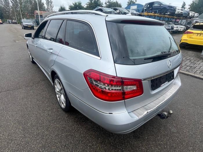 Mercedes E Estate E-250 CDI 16V BlueEfficiency,BlueTEC Sloopvoertuig (2010, Zilvergrijs)