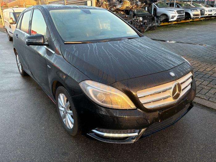 Mercedes B 1.6 B-180 BlueEFFICIENCY Turbo 16V Sloopvoertuig (2012, Zwart)