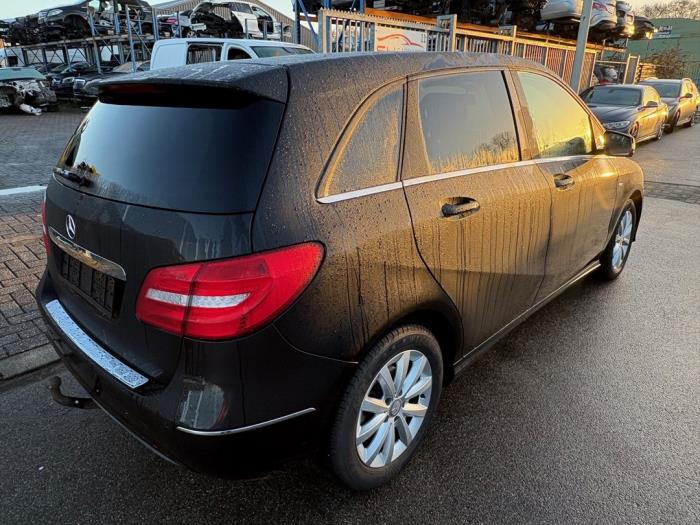 Mercedes B 1.6 B-180 BlueEFFICIENCY Turbo 16V Sloopvoertuig (2012, Zwart)