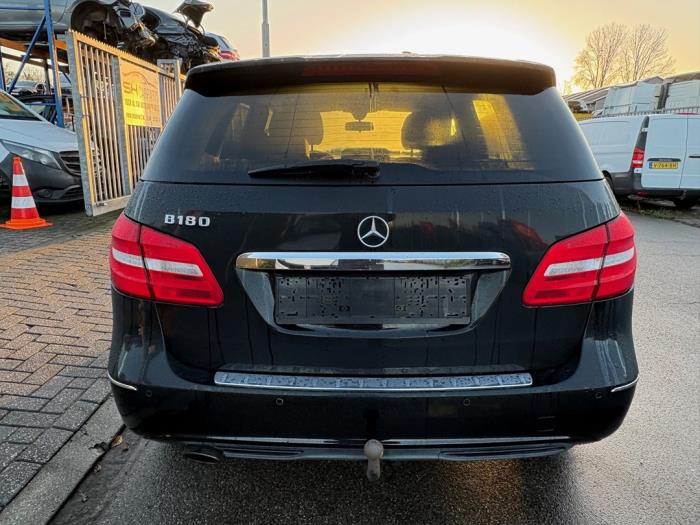 Mercedes B 1.6 B-180 BlueEFFICIENCY Turbo 16V Sloopvoertuig (2012, Zwart)