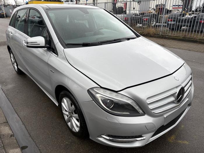 Mercedes B 1.6 B-180 BlueEFFICIENCY Turbo 16V Sloopvoertuig (2012, 761)