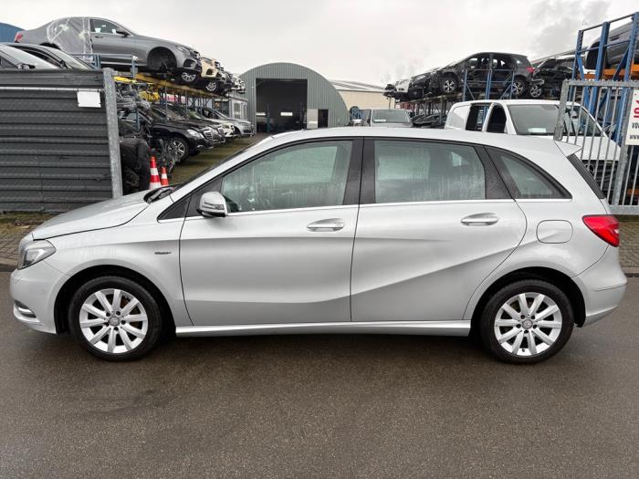 Mercedes B 1.6 B-180 BlueEFFICIENCY Turbo 16V Sloopvoertuig (2012, 761)