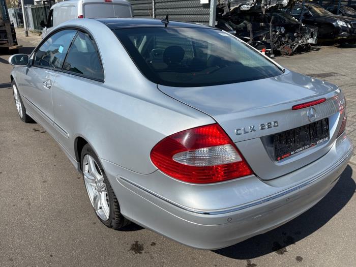 Mercedes CLK 2.2 220 CDI 16V Sloopvoertuig (2006, Zilvergrijs)