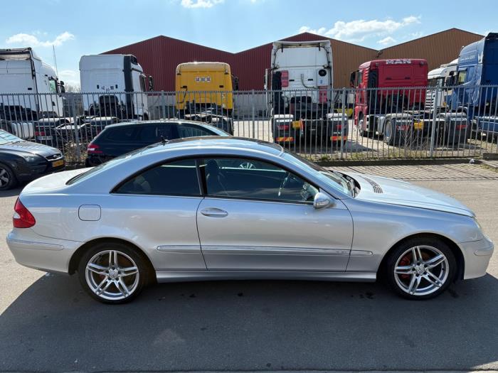 Mercedes CLK 2.2 220 CDI 16V Sloopvoertuig (2006, Zilvergrijs)
