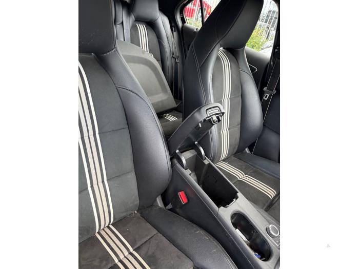 Mercedes A 1.6 A-200 16V Sloopvoertuig (2017, Zwart)