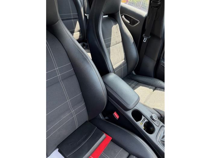 Mercedes A 1.6 A-180 16V Sloopvoertuig (2016, Zwart)