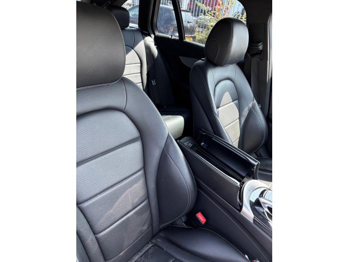 Mercedes C Estate C-180 1.6 16V BlueEfficiency Sloopvoertuig (2016, Wit)