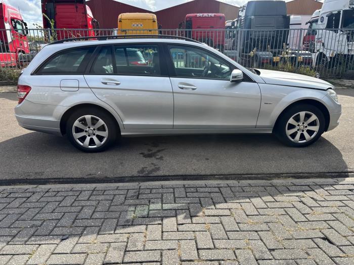 Mercedes C Estate 2.2 C-200 CDI 16V BlueEFFICIENCY Sloopvoertuig (2010, Zilver)