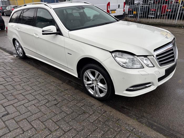Mercedes E Estate E-200 CGI 16V BlueEfficiency Sloopvoertuig (2011, Wit)